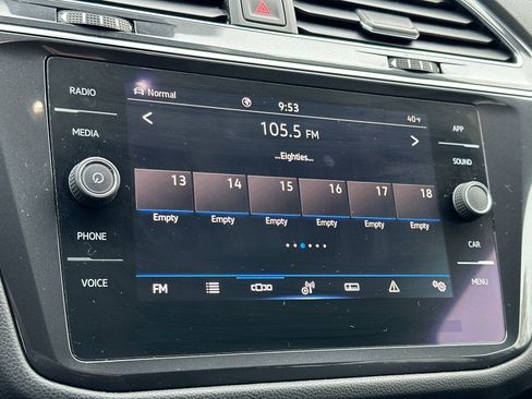 Used 2022 Volkswagen Tiguan SE image 18