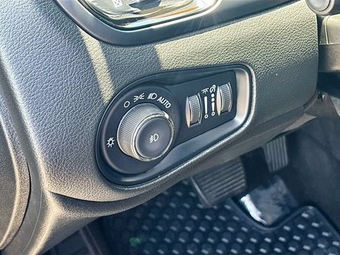 Used 2023 Jeep Renegade Altitude AWD/4WD image 11