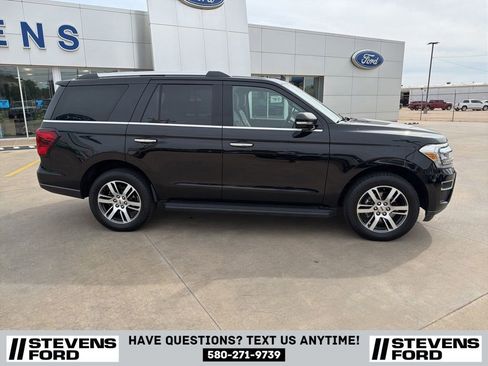 Used 2024 Ford Expedition Limited RWD image 3