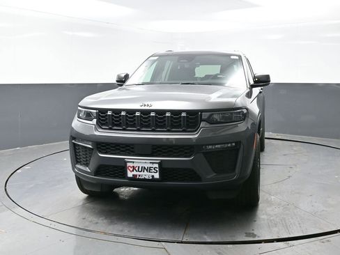 New 2026 Jeep Grand Cherokee Limited w/ Limited Altitude Package AWD/4WD image 4