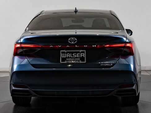 Used 2021 Toyota Avalon Limited w/ Advanced Safety Package FWD image 7