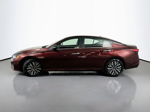 Used 2024 Nissan Altima 2.5 SV FWD image 4