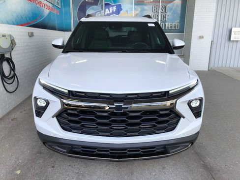 Used 2025 Chevrolet TrailBlazer ACTIV w/ Convenience Package FWD image 2