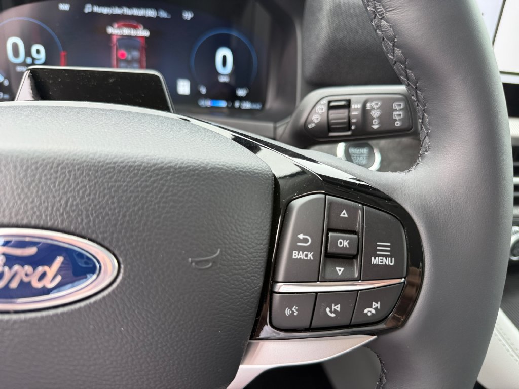 New 2026 Ford Explorer Platinum w/ LUX Leather Package AWD/4WD image 17