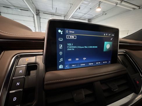 Used 2023 Chevrolet Suburban High Country image 13