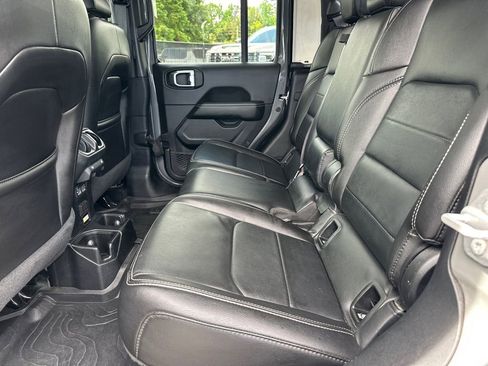Used 2021 Jeep Gladiator Overland w/ Popular Equipment Package AWD/4WD image 21