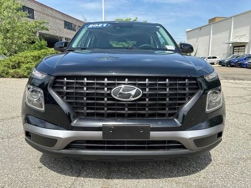 Used 2021 Hyundai Venue SE FWD image 2