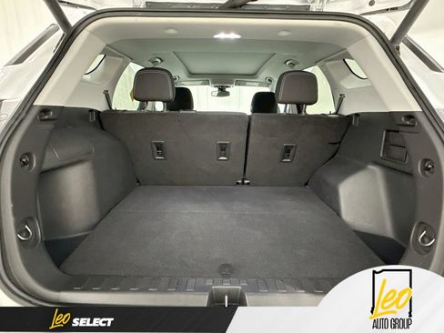 Used 2022 GMC Terrain SLE w/ GMC Pro Grade Package AWD/4WD image 29