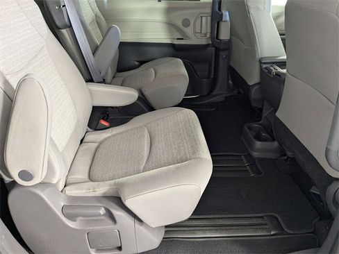 Used 2021 Toyota Sienna LE image 28