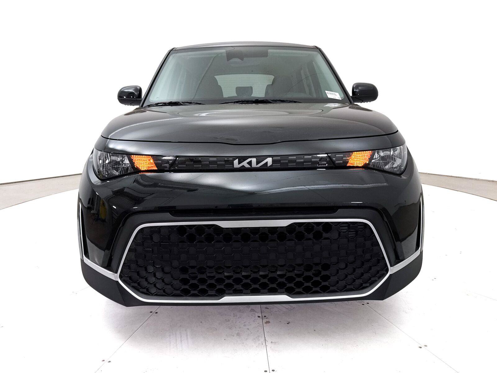 Used 2025 Kia Soul LX FWD image 11