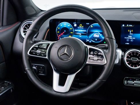 Used 2022 Mercedes-Benz GLB 250 4MATIC image 11