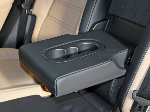 New 2026 Porsche Cayenne Coupe image 35