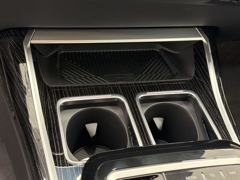 New 2026 BMW 740i w/ Premium Package RWD image 16
