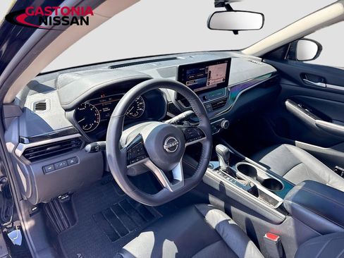 Used 2024 Nissan Altima 2.5 SR w/ SR Premium Package image 7