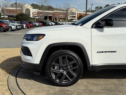 New 2026 Jeep Compass Latitude image 12