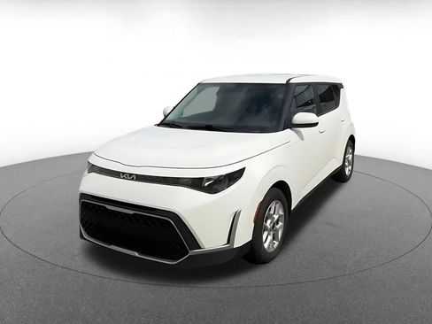 Used 2025 Kia Soul LX w/ LX Technology Package FWD image 7
