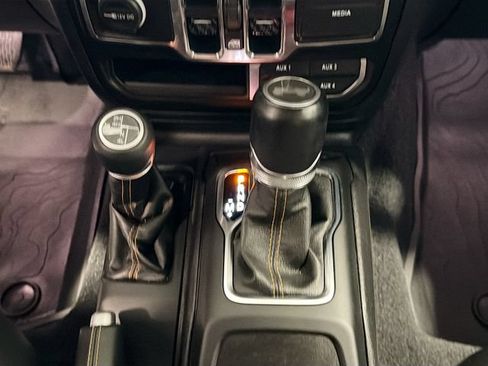 Used 2021 Jeep Wrangler Unlimited Sahara AWD/4WD image 16