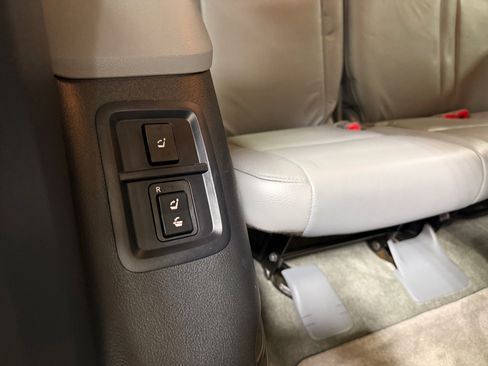 Used 2010 Toyota Sequoia Limited AWD/4WD image 27