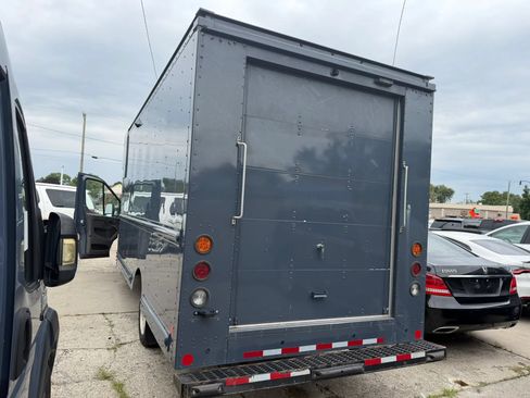 Used 2021 Ford Transit 350 DRW RWD image 5