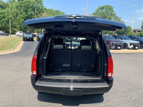 Used 2011 Cadillac Escalade 4D Sport Utility w/ Touring Package image 25