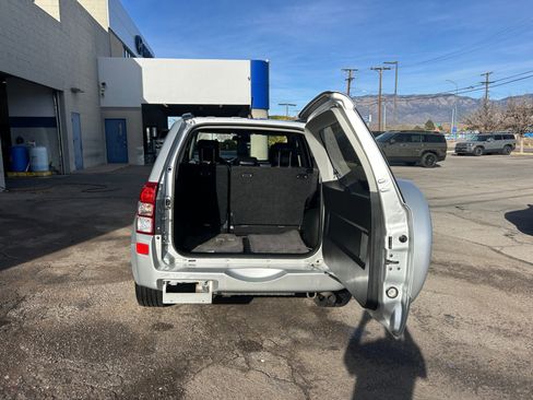 Used 2010 Suzuki Grand Vitara Limited image 35