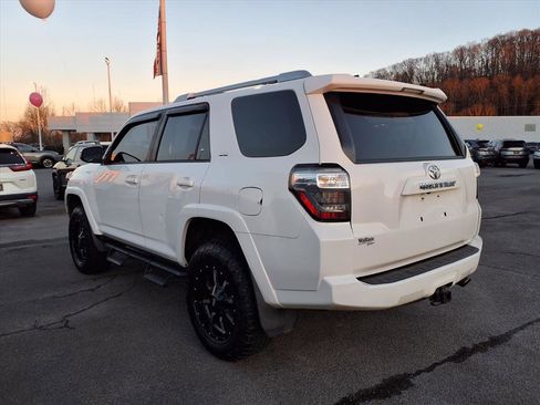 Used 2018 Toyota 4Runner SR5 image 3