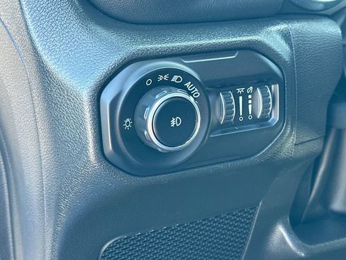 Used 2022 Jeep Wrangler Unlimited Sahara AWD/4WD image 10