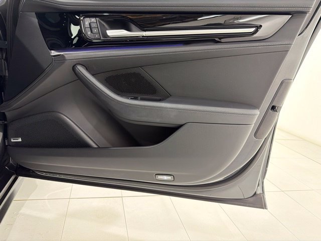 Used 2024 Porsche Panamera RWD image 18