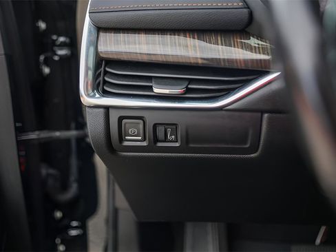 Used 2019 Cadillac XT4 Premium Luxury w/ Enhanced Visibility Package image 15