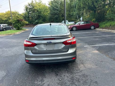 Used 2014 Ford Focus Titanium FWD image 5