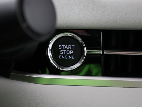 New 2025 Mitsubishi Outlander SE image 42