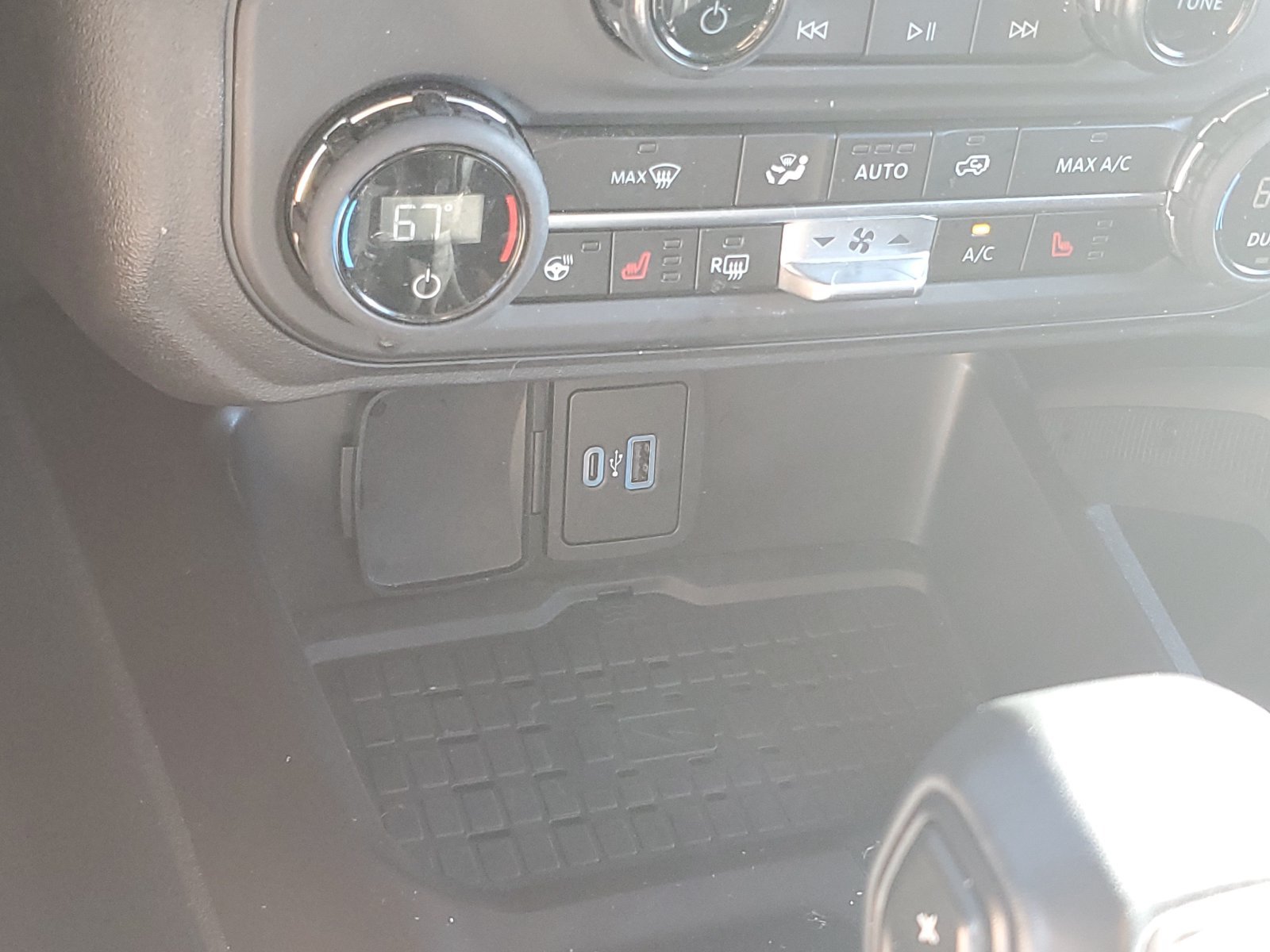 Used 2024 Ford Bronco Outer Banks w/ Sasquatch Package AWD/4WD image 28