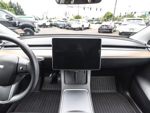 Used 2024 Tesla Model Y Long Range AWD/4WD image 27
