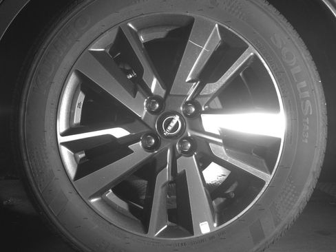 Used 2025 Nissan Versa SV FWD image 13