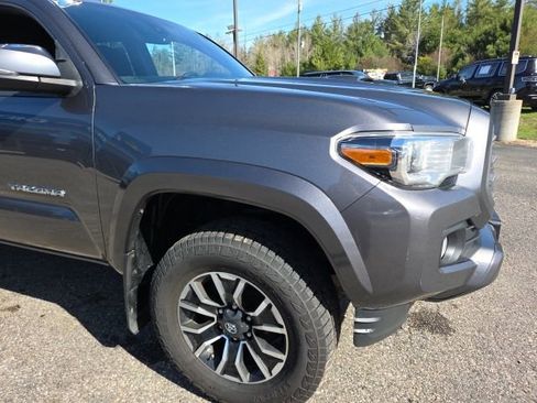 Used 2021 Toyota Tacoma TRD Sport image 9