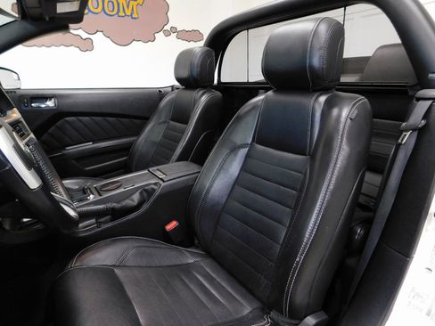 Used 2013 Ford Mustang GT Premium image 61