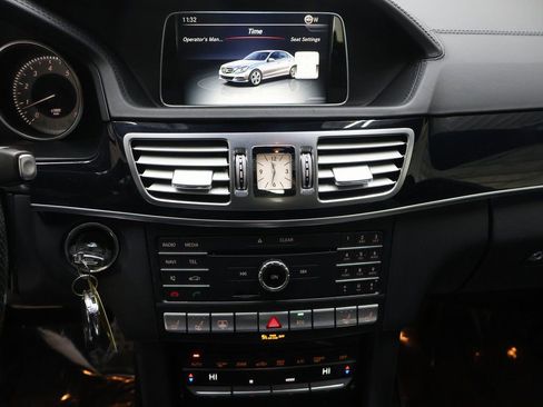 Used 2016 Mercedes-Benz E 400 4MATIC Sedan w/ Driver Assistance Package image 21