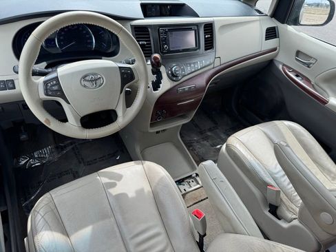 Used 2014 Toyota Sienna XLE FWD image 13