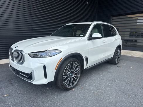 Used 2025 BMW X5 xDrive40i w/ Executive Package AWD/4WD image 1