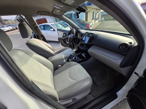 Used 2012 Toyota RAV4 EV image 33