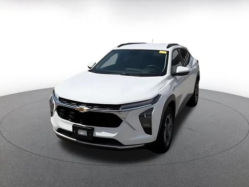 Used 2025 Chevrolet Trax LT FWD image 7