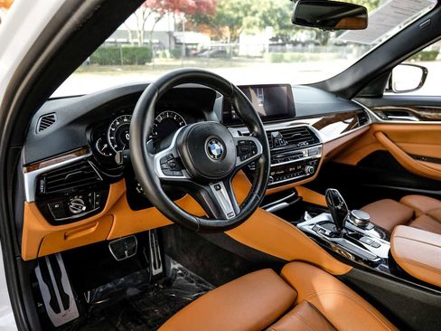 Used 2019 BMW 530i xDrive w/ M Sport Package image 3