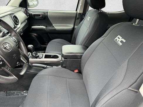 Certified 2021 Toyota Tacoma SR5 AWD/4WD image 11