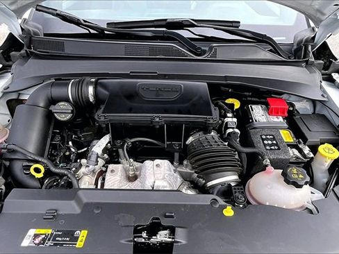 Used 2024 Jeep Compass Latitude image 30