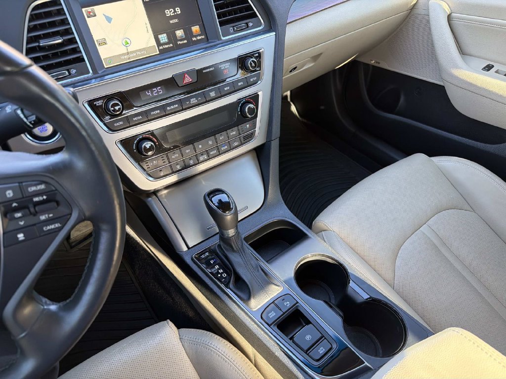 Used 2016 Hyundai Sonata Limited w/ Option Group 02 FWD image 28