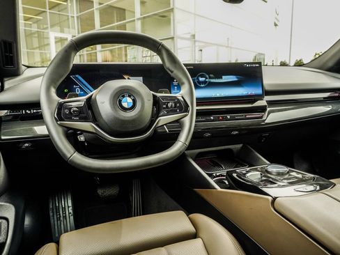 Used 2026 BMW 530i xDrive w/ Premium Package AWD/4WD image 5
