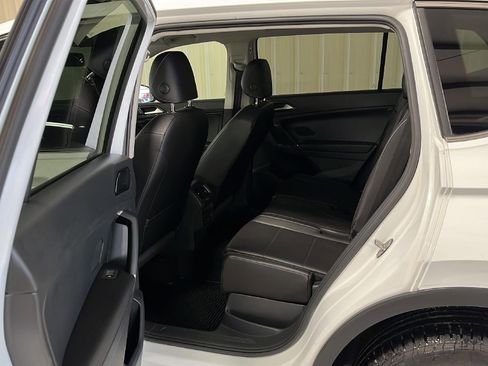 Used 2018 Volkswagen Tiguan SEL image 12