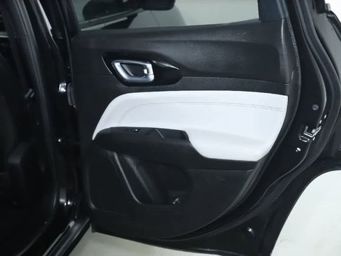 Used 2024 Jeep Compass Limited image 28