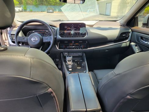 Used 2023 Nissan Rogue SL w/ SL Premium Package FWD image 12