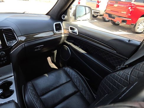 Used 2019 Jeep Grand Cherokee Summit image 18